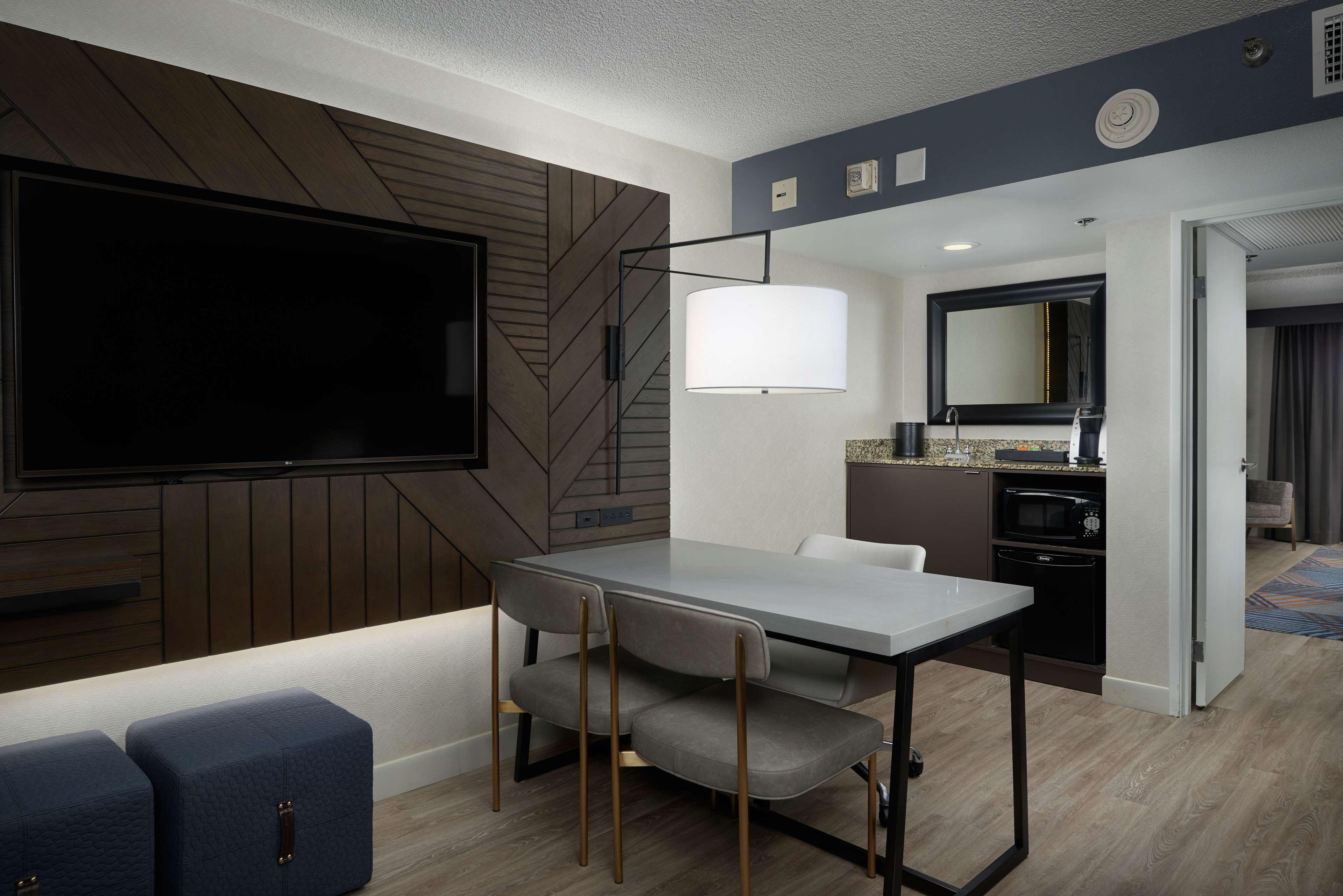 Embassy Suites By Hilton Los Angeles Downey Exteriér fotografie
