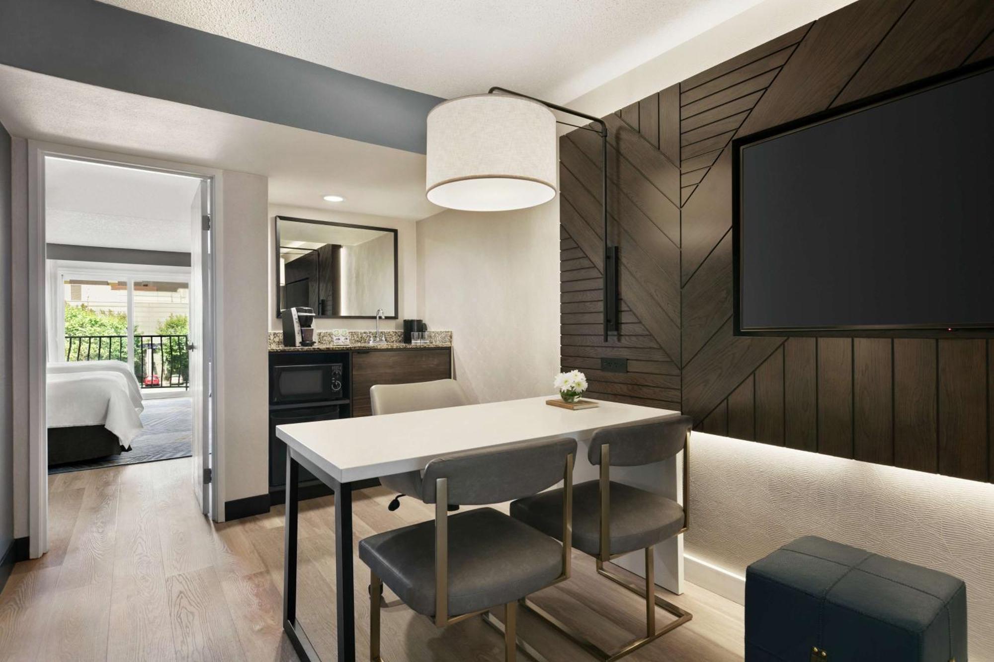 Embassy Suites By Hilton Los Angeles Downey Exteriér fotografie