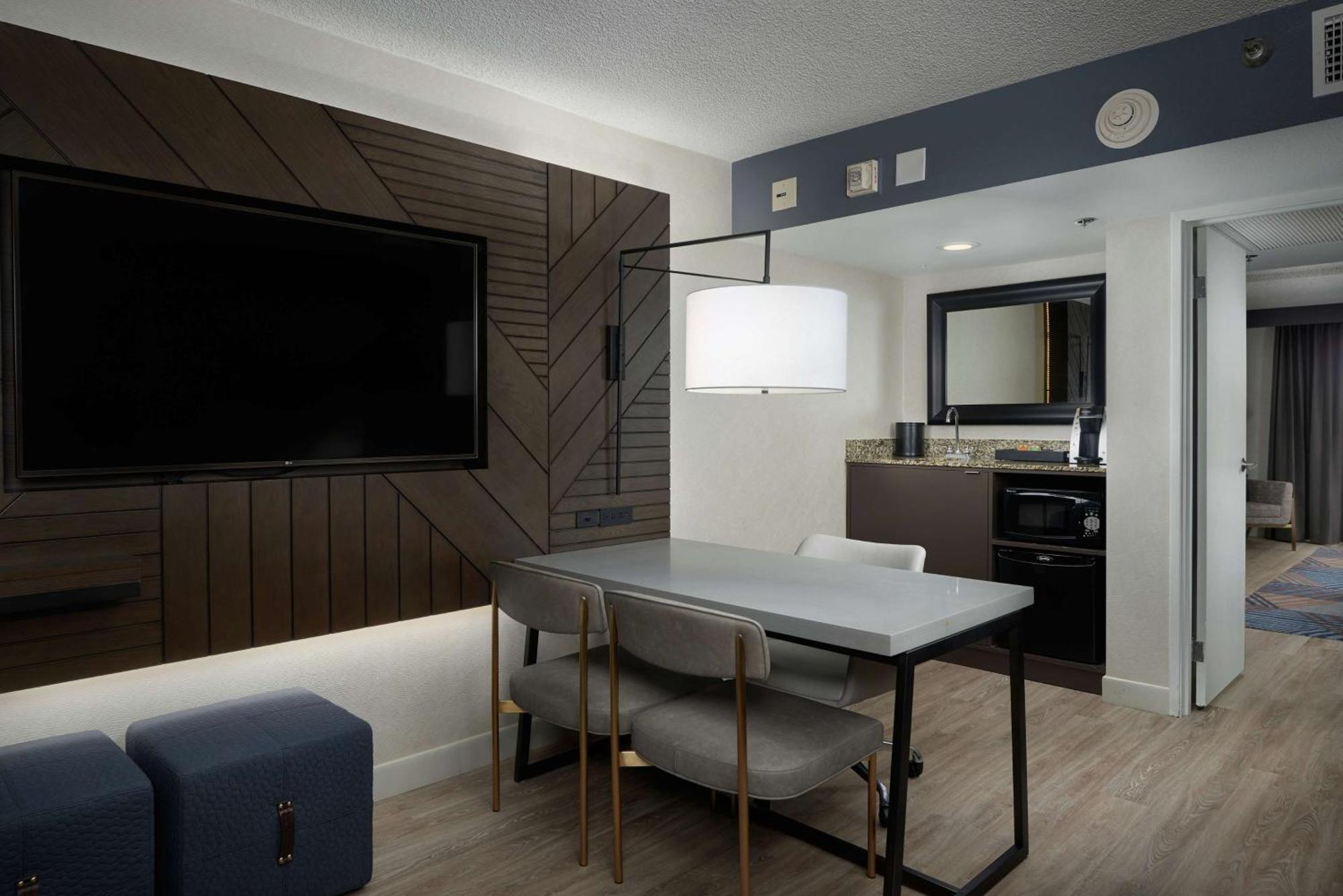 Embassy Suites By Hilton Los Angeles Downey Exteriér fotografie
