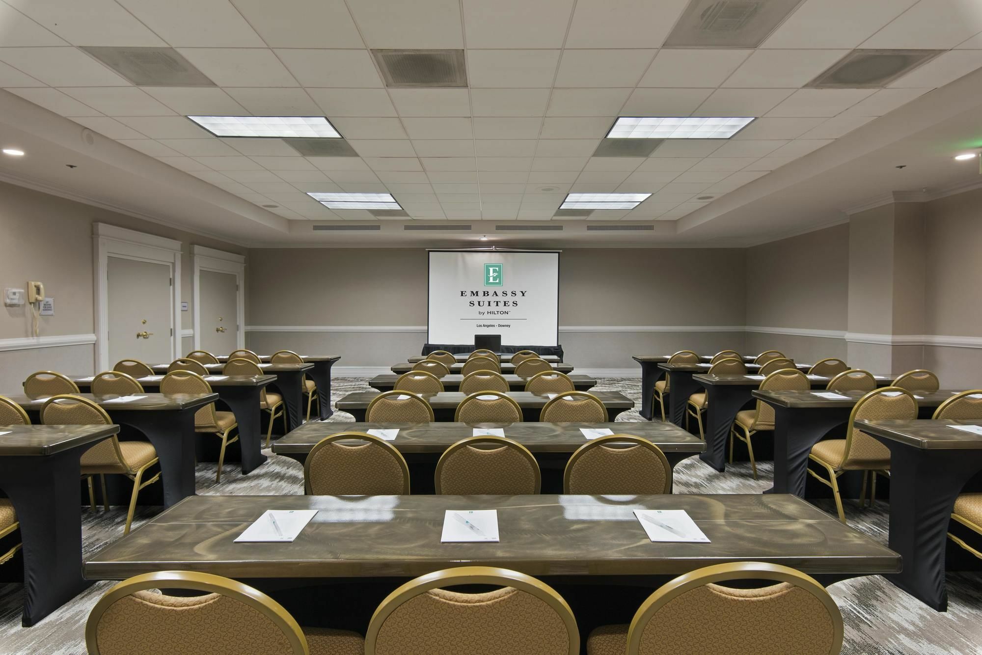 Embassy Suites By Hilton Los Angeles Downey Exteriér fotografie